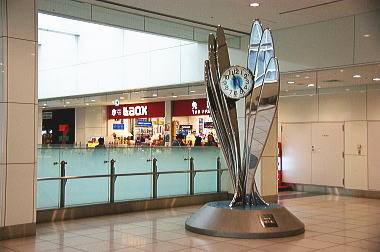 3階 時計台「銀の翼」