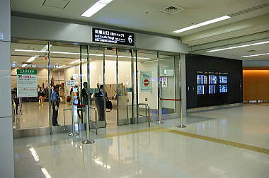 1階 到着出口