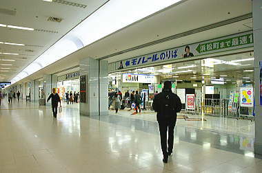 B1階 モノレール乗り場