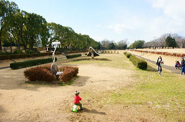 旧滑走路 (西側を望む)