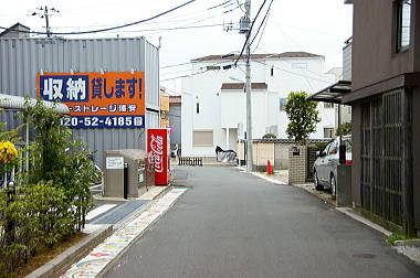 突き当りを左折