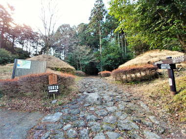 10:28 畑宿一里塚