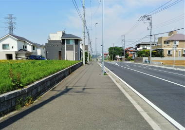 広くて歩き易い歩道