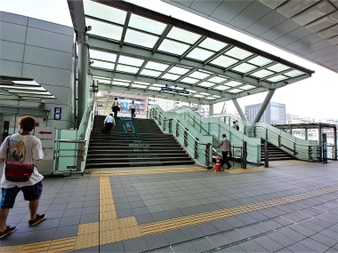 新横浜駅北口前