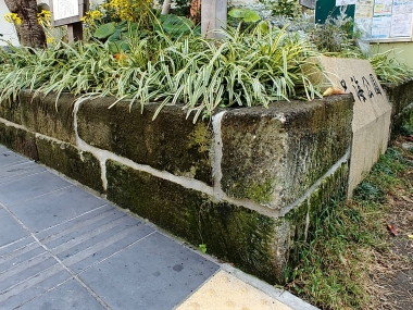 旧街道の石垣石