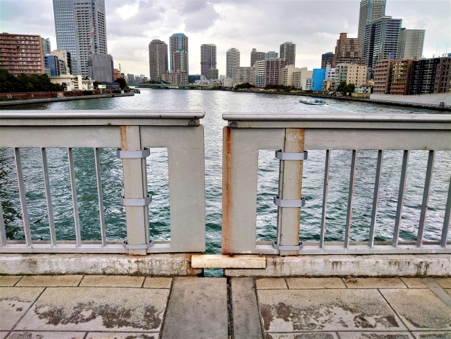 欄干が途切れてます