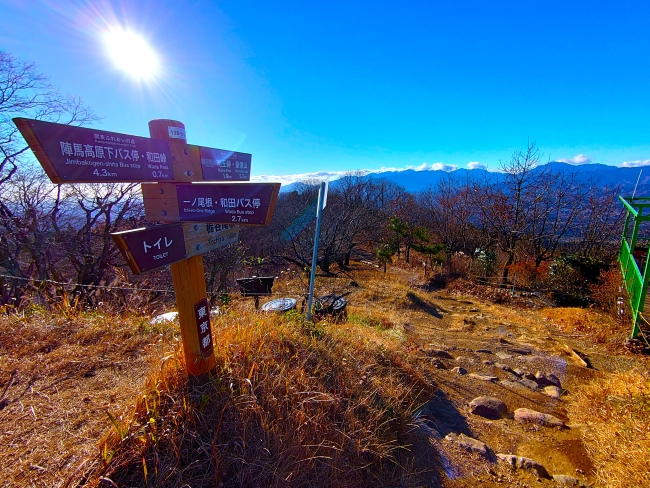 指導標に従って景信山へ