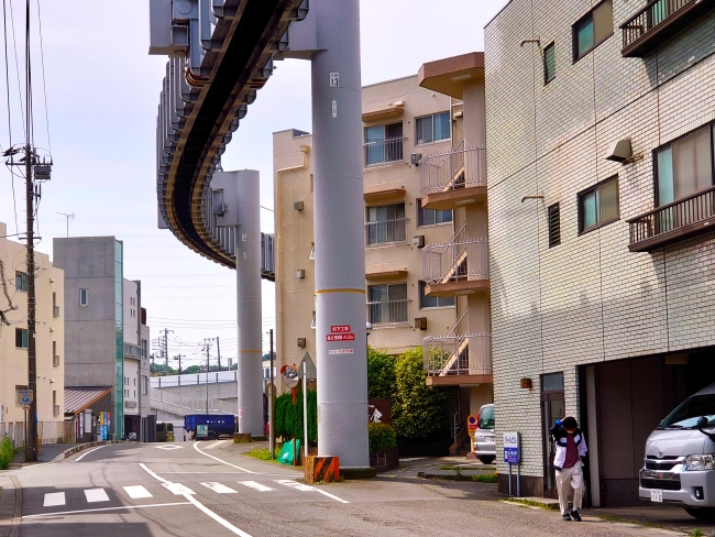 いきなり急カーブが