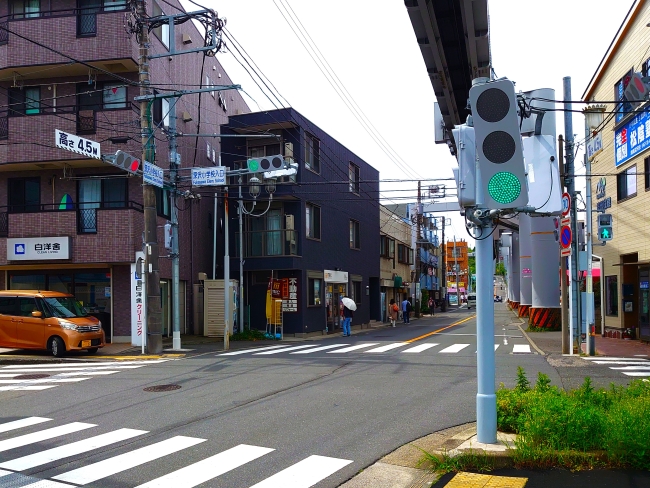 背の低い信号機