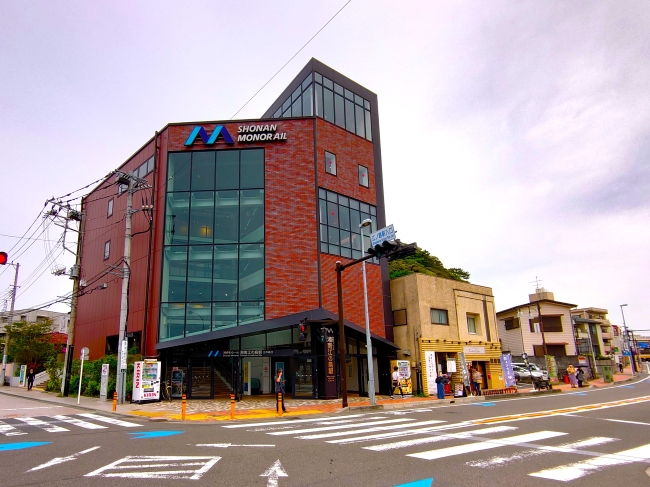 湘南江の島駅（大船駅より路線距離６．６ｋｍ）